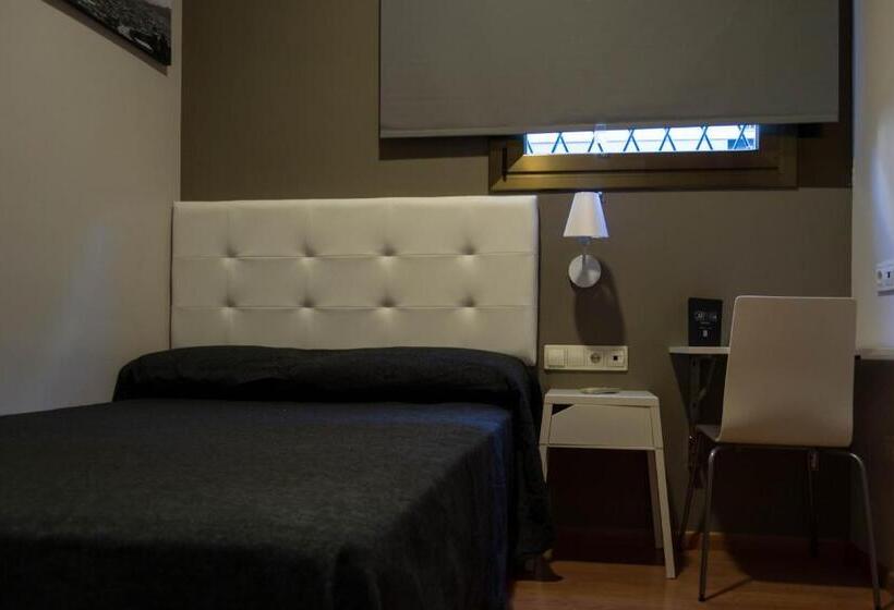 اتاق استاندارد یک نفره, Hostal Sant Pau