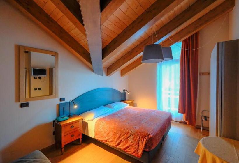 스탠다드 룸, Aigle