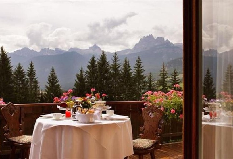 キングサイズベッドのスタンダードルーム, Boutique Hotel Villa Blu Cortina D Ampezzo