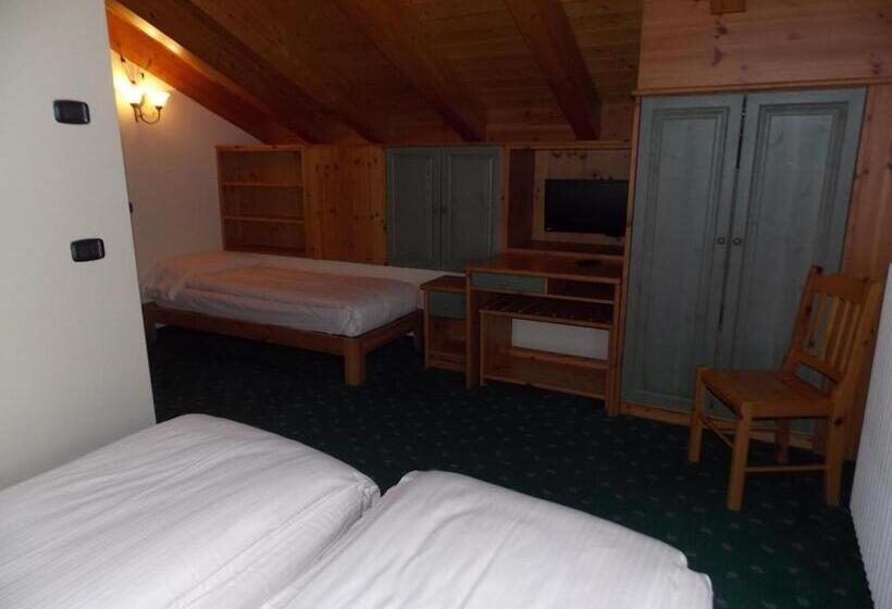 غرفة قياسية ثلاثية مزودة بشرفة, Primula