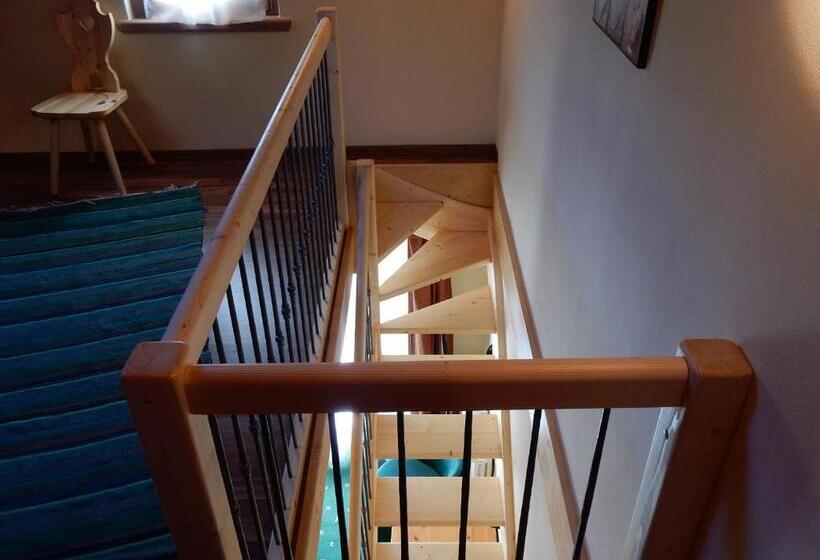 غرفة قياسية رباعية مزودة بشُرفة, Primula