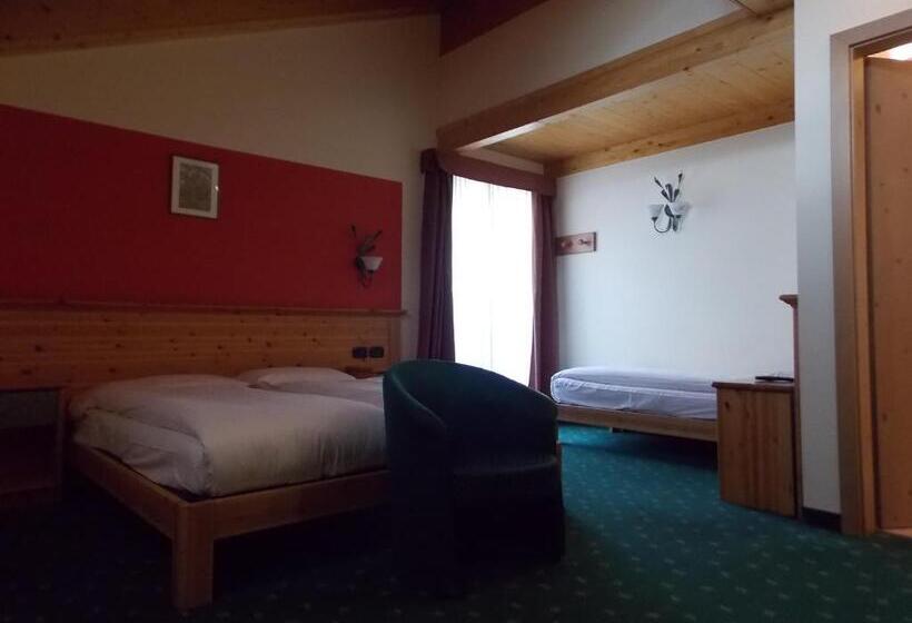 غرفة قياسية رباعية مزودة بشُرفة, Primula