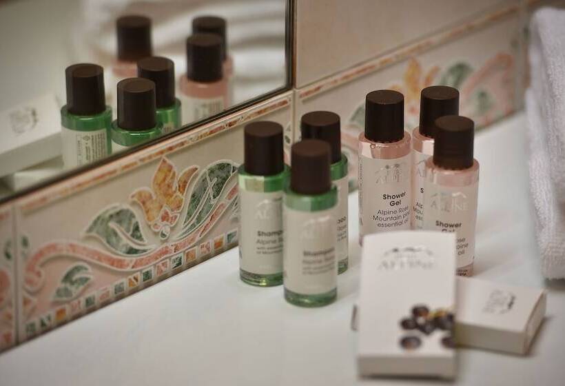 غرفة قياسية ثلاثية مزودة بشرفة, Primula