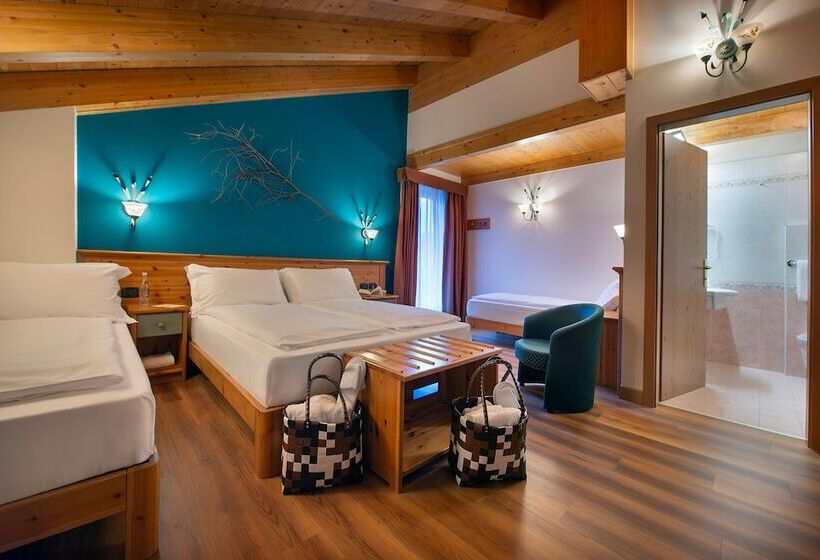 غرفة قياسية ثلاثية مزودة بشرفة, Primula