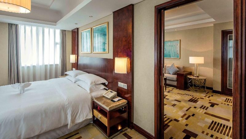 带双人大床的行政管理套房, Sheraton Guiyang