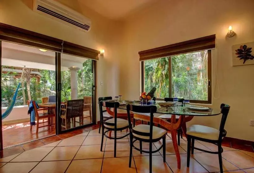 ویلای 4 خوابه, Riviera Maya Suites