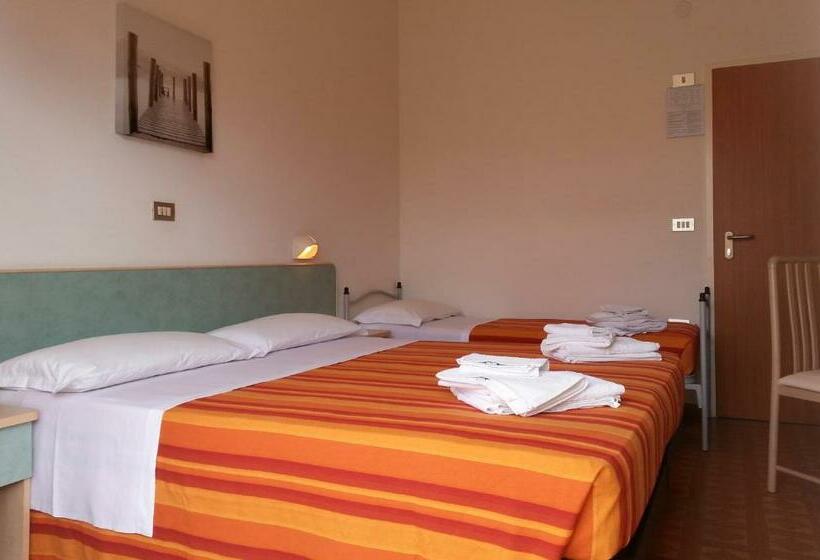 اتاق استاندارد سه نفره, Albergo Santo Stefano