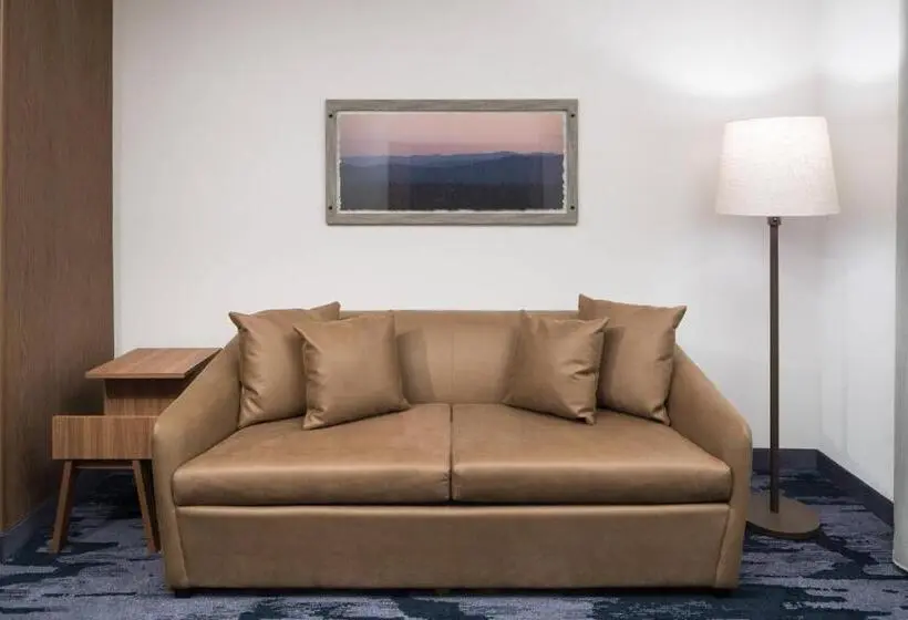 キングサイズベッドのスイートルーム, Fairfield Inn & Suites By Marriott Savannah I95 North