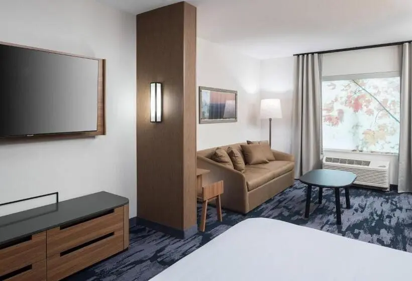 キングサイズベッドのスイートルーム, Fairfield Inn & Suites By Marriott Savannah I95 North