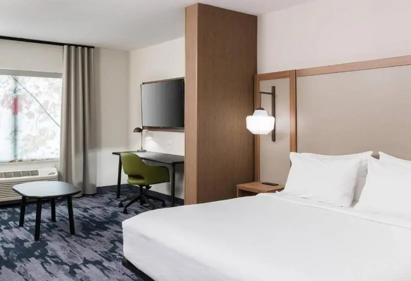 キングサイズベッドのスイートルーム, Fairfield Inn & Suites By Marriott Savannah I95 North