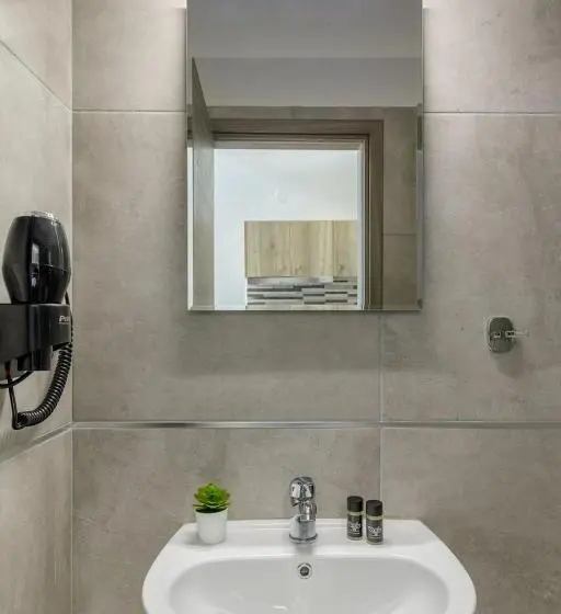 Economy Triple Room, Sunshine Apartments