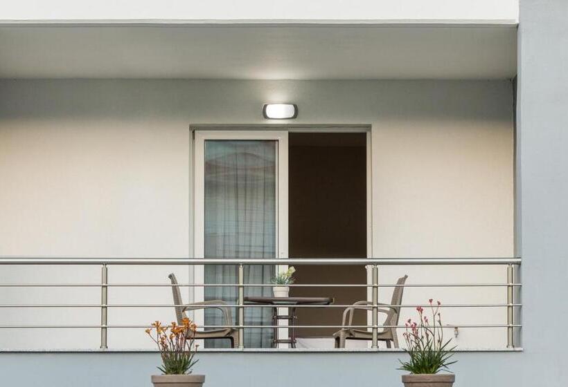 Студио Стандарт с Балконом, Sunshine Apartments