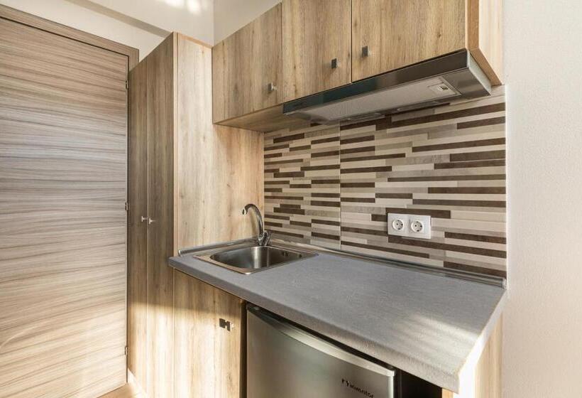 スタンダードルーム, Sunshine Apartments