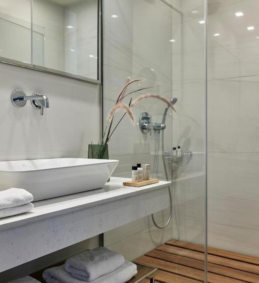 سوئیت جونیور با چشم‌انداز, Celestial All Suites