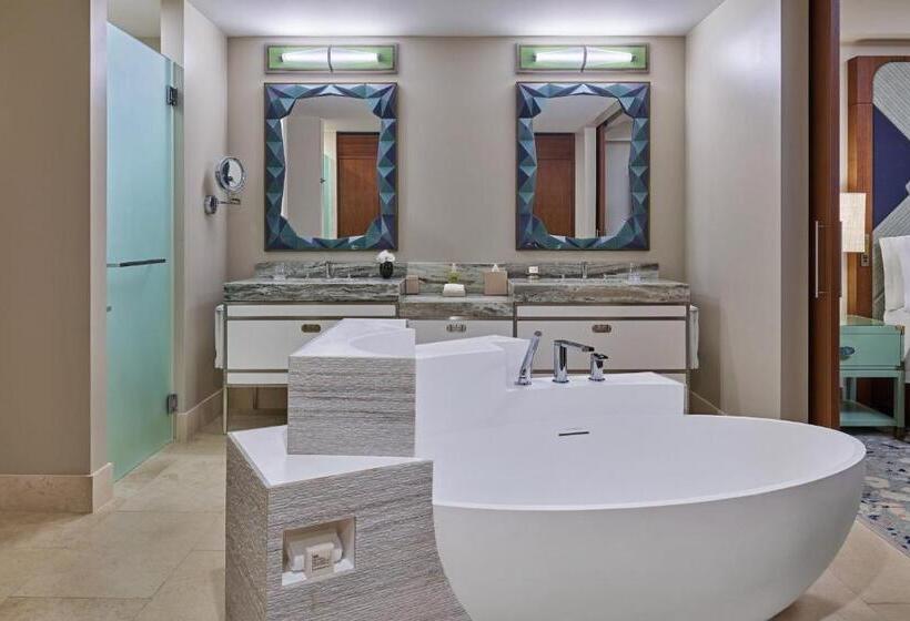 Deluxe Kamer met Uitzicht op Zee en Balkon, The St. Regis Bermuda Resort