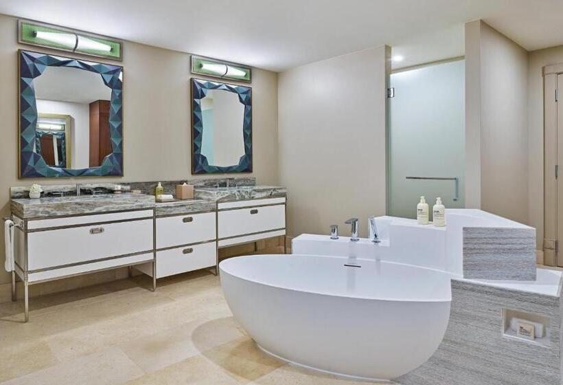 Deluxe Suite King Bed, The St. Regis Bermuda Resort