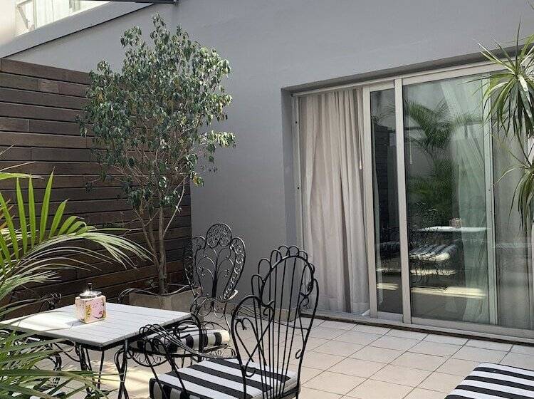 Quarto Estandar com Terraço, Be Hollywood!