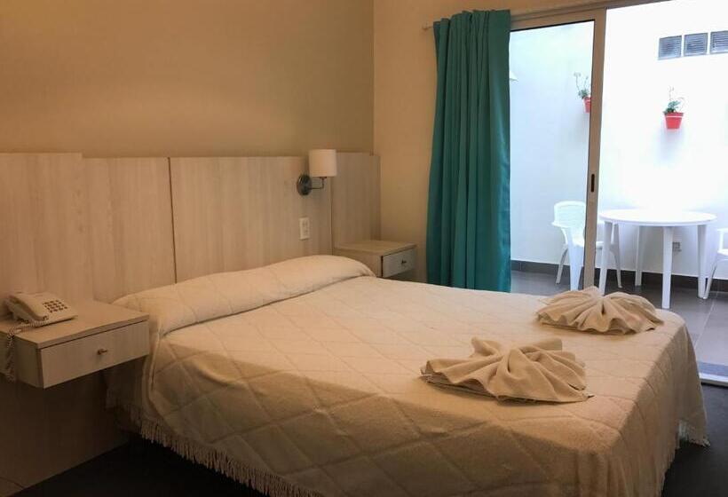 스탠다드 룸, Don Carlos