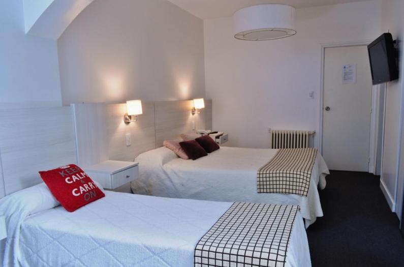 패밀리 룸, Don Carlos