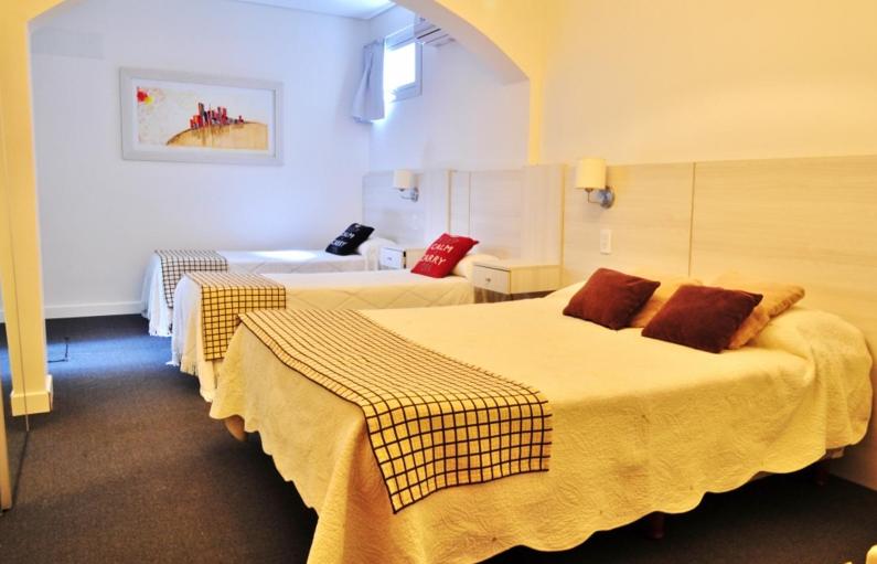 4인용 스탠다드 룸, Don Carlos