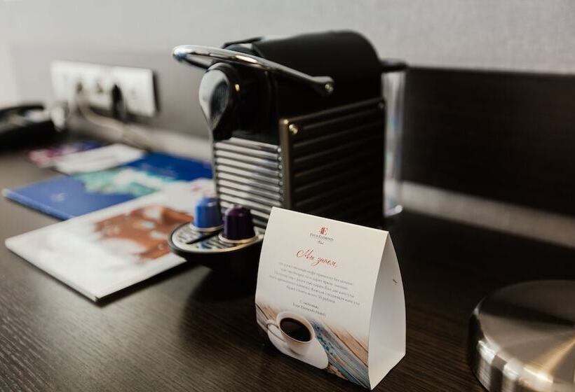 اتاق لوکس, Four Elements Perm