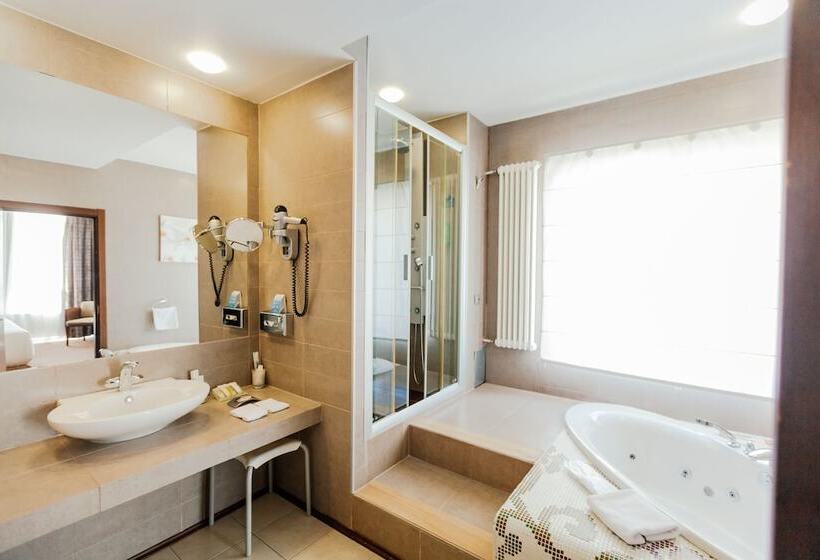 سوییت اجرایی, Four Elements Perm