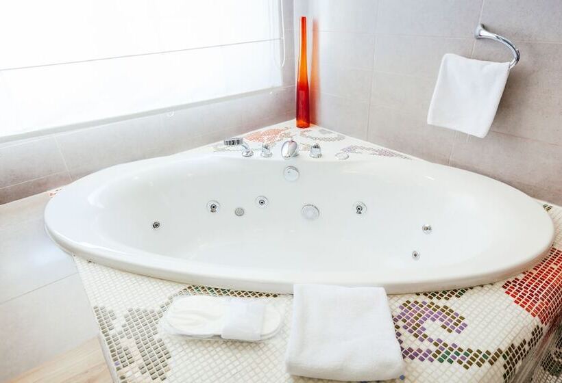 سوییت اجرایی, Four Elements Perm