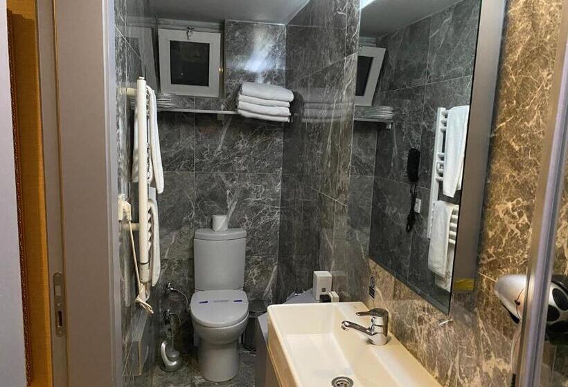 اتاق استاندارد سه تخته با بالکن, Gallery Residence & Hotel Nişantaşı