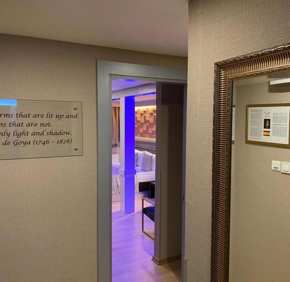 バルコニー付きスタンダードトリプルルーム, Gallery Residence & Hotel Nişantaşı