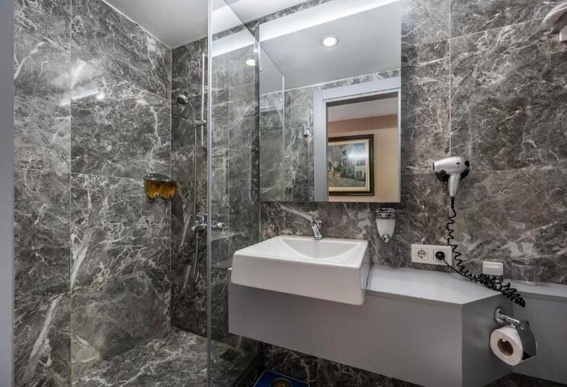 اتاق استاندارد با بالکن و چشمانداز دریا, Gallery Residence & Hotel Nişantaşı