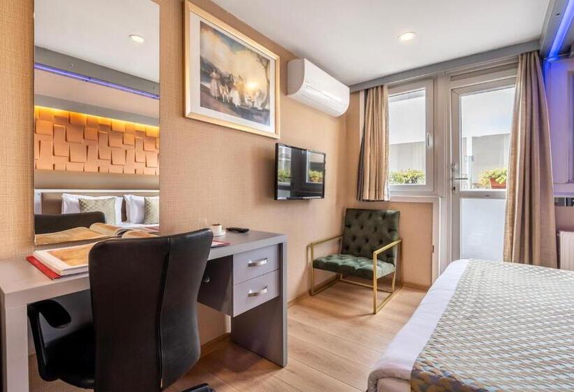 اتاق استاندارد سه تخته با بالکن, Gallery Residence & Hotel Nişantaşı