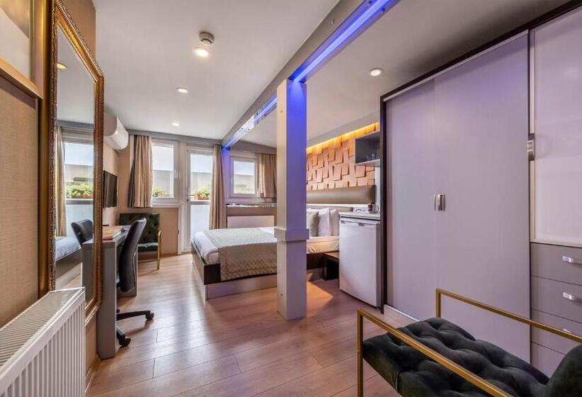 اتاق استاندارد سه تخته با بالکن, Gallery Residence & Hotel Nişantaşı