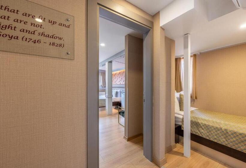اتاق استاندارد سه تخته با بالکن, Gallery Residence & Hotel Nişantaşı