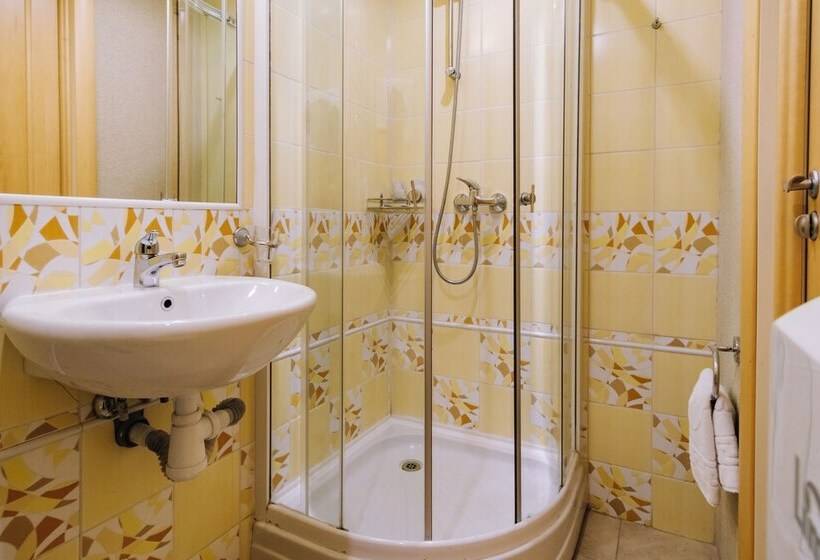 غرفة قياسية, Nevsky Breeze