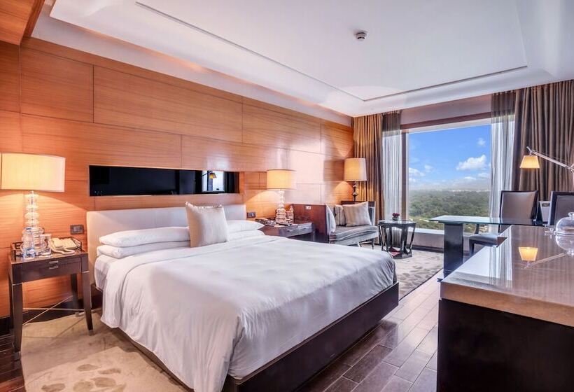 غرفة بريميوم, The Leela Ambience Gurugram Hotel & Residences   The Luxury Urban Sanctuary