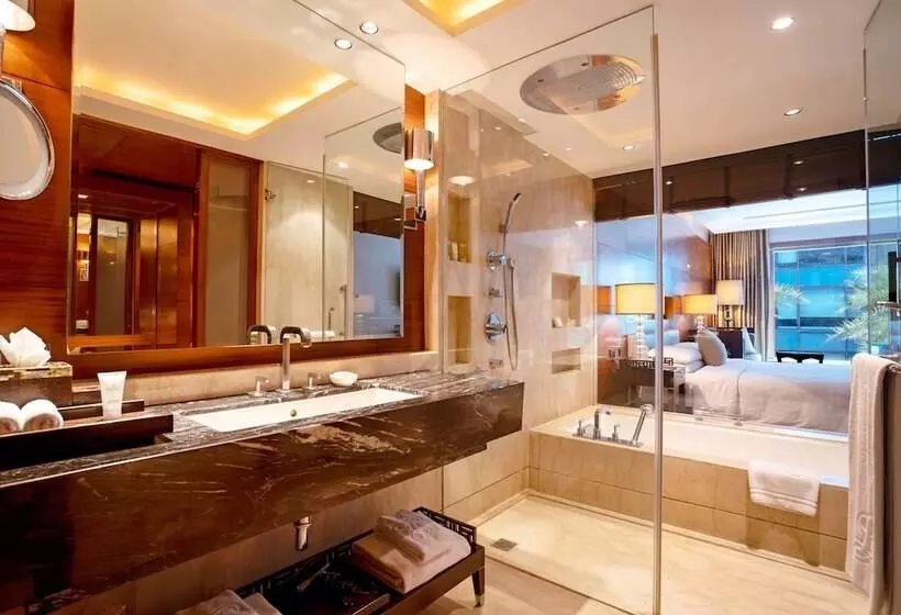 デラックスルーム, The Leela Ambience Gurugram Hotel & Residences   The Luxury Urban Sanctuary