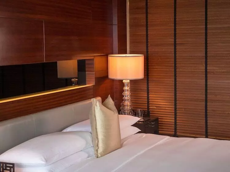 デラックスルーム, The Leela Ambience Gurugram Hotel & Residences   The Luxury Urban Sanctuary