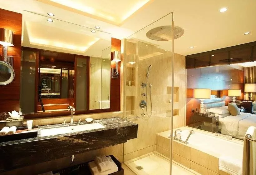 デラックスルーム, The Leela Ambience Gurugram Hotel & Residences   The Luxury Urban Sanctuary