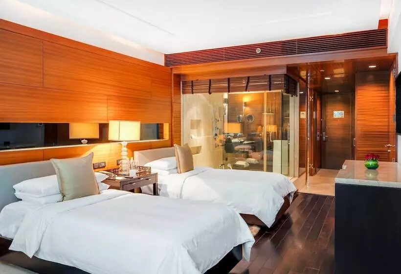 デラックスルーム, The Leela Ambience Gurugram Hotel & Residences   The Luxury Urban Sanctuary