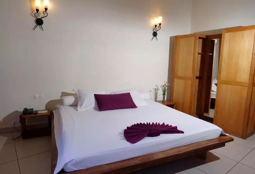 Chambre Standard, Zomatel