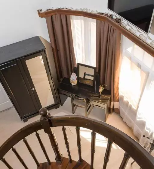 Chambre Familiale, Zomatel