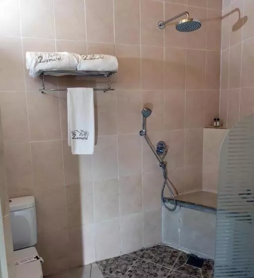 Chambre Standard, Zomatel