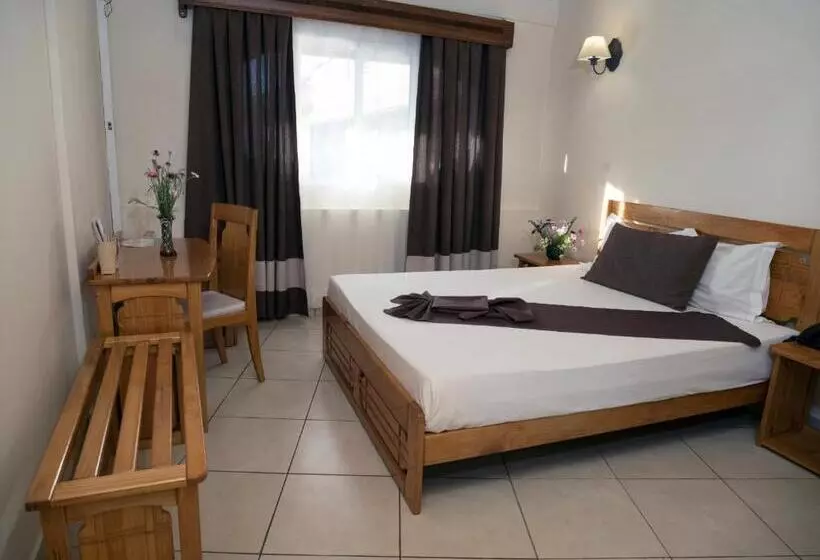 Chambre Standard, Zomatel