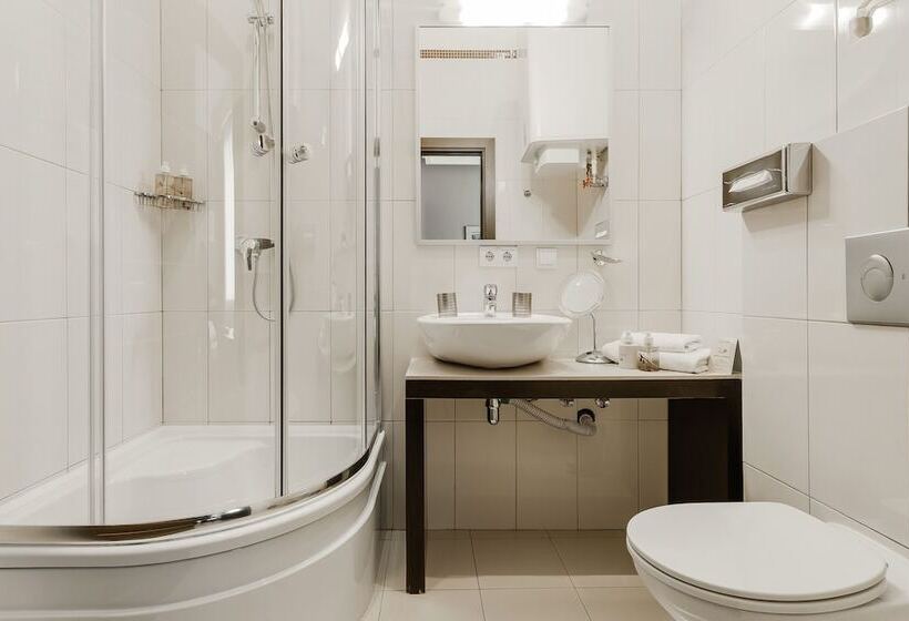 Pokój Klasyczny, Senator Victory Square