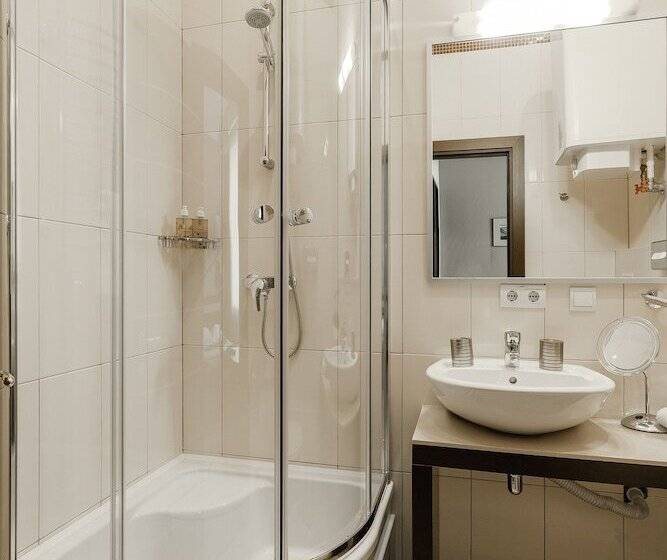 Pokój Klasyczny, Senator Victory Square