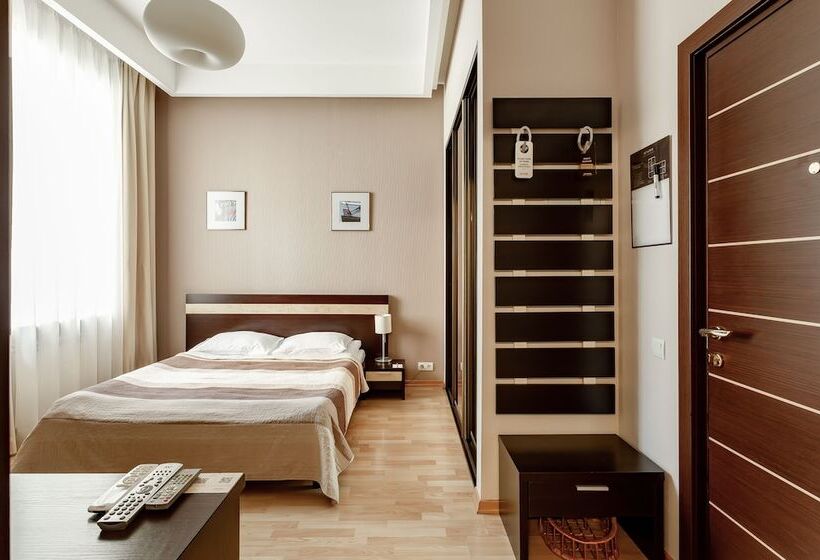 Pokój Klasyczny, Senator Victory Square