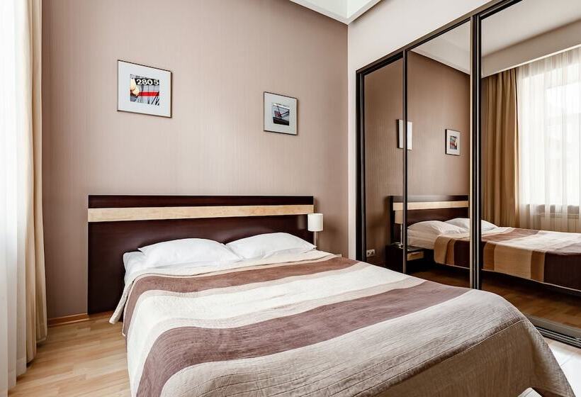 Pokój Klasyczny, Senator Victory Square