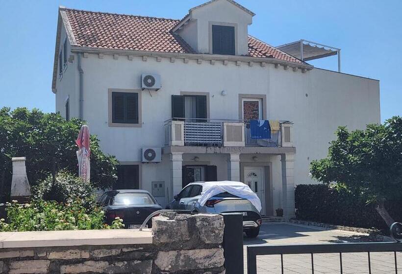 غرفة قياسية مطلّة علي البحر, Apartments Neva Supetar