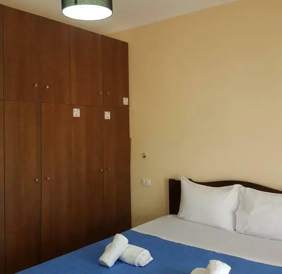 سوئیت با چشمانداز رودخانه, Villa Ago
