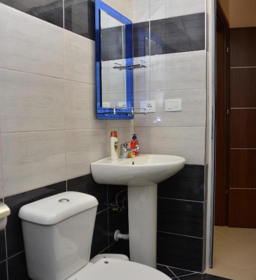 غرفة إقتصادية, Villa Ago